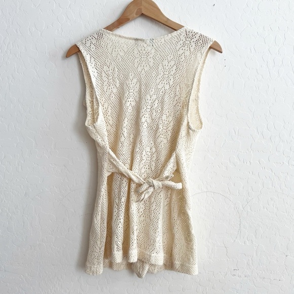 Vintage Cottagecore Lace Sleeveless Button Down - Picture 5 of 8